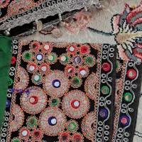 لباس.|لباس|کرج, کیانمهر|دیوار