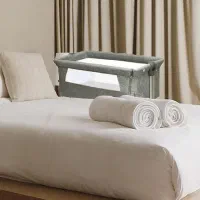 تخت کنار مادر