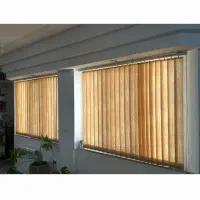 پرده عمودی  با چوب پرده کم  کار کرده