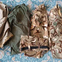 لباس نظامی با آرم و علائم|لباس|شاهین‌شهر, خانه کارگر|دیوار