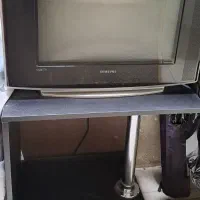 تلویزیون و میز