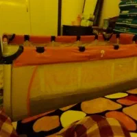 تخت کنار مادر|تخت و صندلی بچه|دوگنبدان, |دیوار