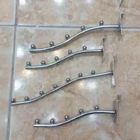 میز پیشخوان مغازه مانکن زنانه و پا گیره رگال