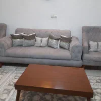 مبل راحتی 7نفره کاملا سالم به همراه میز و دو عسلی