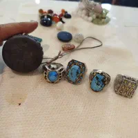 مقداری مهره های کهنه و انگشتر