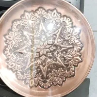بشقاب مسی قلمزنی ۲۵ سانتی بدونه پایه
