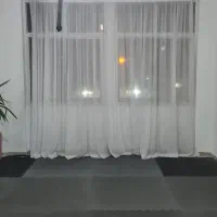 پرده حریر سفید ساده در حد نو