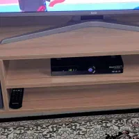 میز تلویزیون رنگ عسلی فقط سه ماه استفاده شده