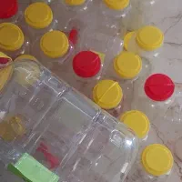 تعدادی ظروف پلاستیکی دربدار