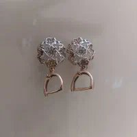 گوشواره و پلاک نو فقط ۹۰ بالای تابلو