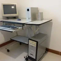 فروش مانیتور و موارد داخل تصویر