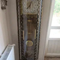 ساعت برنزی ایستاده