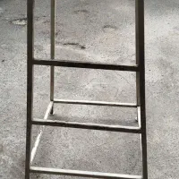 چهار پایه اهنی محکم|صندلی و نیمکت|تهران, علم و صنعت|دیوار