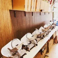 فروش و تعمیرات واقعی و کالباس بر در مرکز شهر