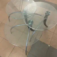 یک عدد لوستر و سه میز پذیرایی در سه اندازه داخل هم