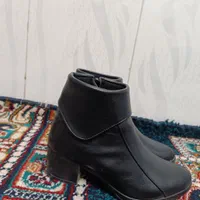 کفش نیم بوت سایز ۳۷ در حد نو