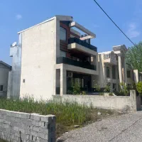 زمین۲۰۰متر/کاربری‌مسکونی/سندتک‌برگ/بر جاده‌اصلی