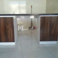 میز اداری چسبیده به دیوار