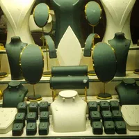 ساخت دکور طلاو جواهر/ مانکن طلاو ویترین طلا فروشی|خدمات پیشه و مهارت|تهران, انبار نفت|دیوار