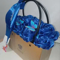 دسته گل و باکس روبانی وپول ارایی مناسب عیدی وتولدو