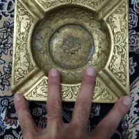 یک عدد زیر سیگاری برنجی