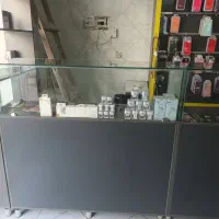 ویترین مغازه موبایل