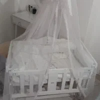 تخت کنار مادر