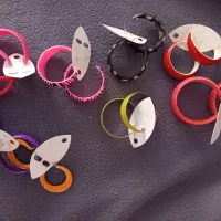 گوشواره پاستیلی با رنگ های مختلف و طرح های مختلیف