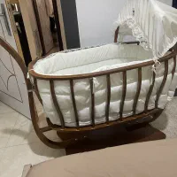 تخت کنار مادر