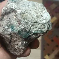 سنگ زمرد سبز رو بستر سنگ|جواهرات|شیراز, قصرالدشت|دیوار