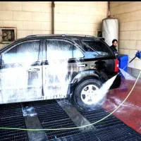 به یک نیرو کارواش نیازمندم حقوق ماهیانه 10میلیون