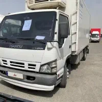 ایسوزو۶تن آماده برای حمل انواع بار به‌صورت دربستی