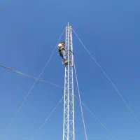 کار در ارتفاع و نصب دکل