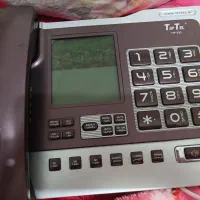 یک دستگاه تلفن سالم و تمیز