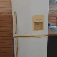 ۲ عدد یخچال ۹۰۰۰ تومان