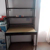 کتابخانه و میز تحریر