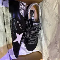 کتونی گلدن سایز ۴۰