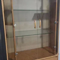 کمد شیشه ای