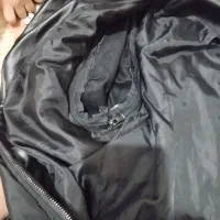 کاپشن|لباس|نقده, |دیوار