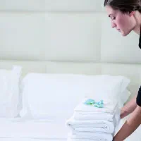 به چند خانم خانه دار جهت همکاری در هتل سرعین