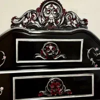 سرویس خواب ( نو) نقاشی کار دست مشکی زرشکی|تخت و سرویس خواب|تهران, زعفرانیه|دیوار