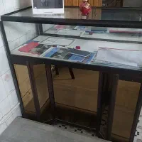 دو عدد ویترین مغازه سالم و تمیز