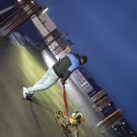 بتن ریزی کف با ماله پروانه ای و تراز لیزری