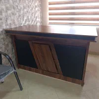 میز کار کاملا سالم