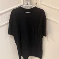 چند عدد تیشرت و یک پیراهن‌ خارجی مردانه L-XL