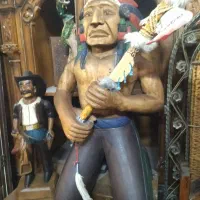 مجسمه چوبی سرخپوست نشسته.دکوری تایلندی سرخ پوست
