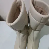 نیم بوت سفید شیری سایز ۳۹. قیمت ۱۳۰۰ مقطوع