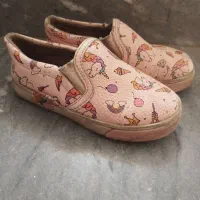 تعدادی کفش و لباس بچگانه|کفش و لباس بچه|شیراز, شهرک سراج|دیوار