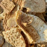 نان خشک شده ۸۰کیلو موجوده