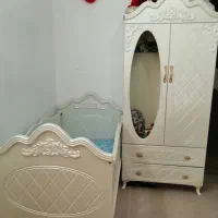 تخت و کمد نوزاد